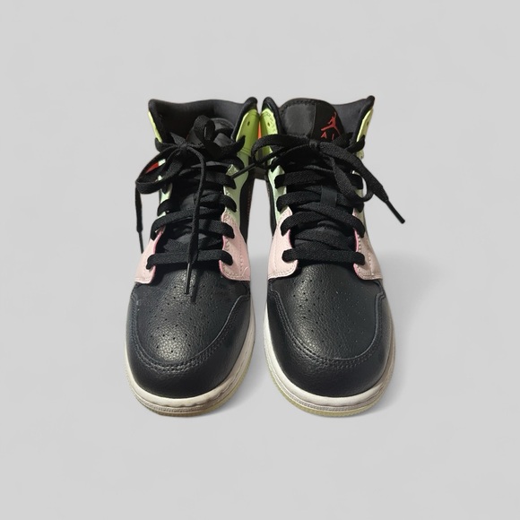 Air Jordan 1 MID SE (GS) - Picture 2 of 5